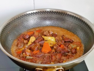 12、红烧羊排,大火收汁，无需收干，有点汤汁更好吃呦～