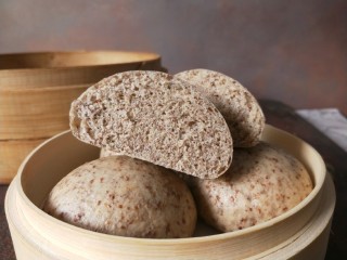 17、全麦麦麸馒头,切面图