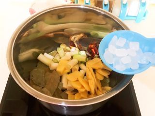 8、减肥食谱  私房菜香卤牛肉,加入冰糖