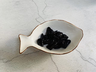 6、莲藕炒肉片,黑木耳提前泡发