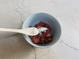 8、莲藕炒肉片,少许盐