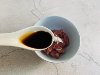 9、莲藕炒肉片,一勺生抽