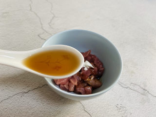 10、莲藕炒肉片,一勺料酒