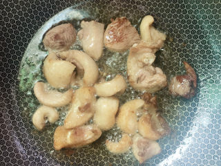 7、啤酒鸭,煎出油