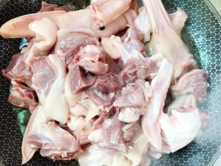 8、啤酒鸭,放入鸭子