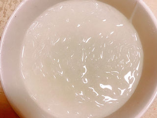 5、卷心菜炒粉丝,捞出放入凉水中