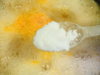 13、番茄黑鱼片,加1勺盐；