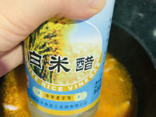 18、番茄黑鱼片,加1勺白米醋，轻轻搅拌，出锅；