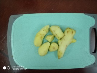2、红枣姜膏,姜洗净削皮