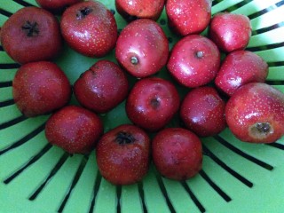 4、糖炒山楂,沥干水份