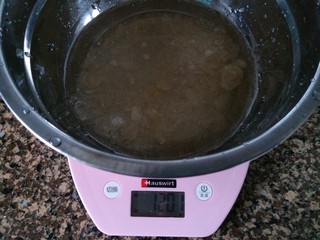 5、糖炒山楂,纯净水和冰糖一起称重