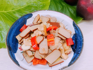 11、鸡蛋干炒肉片,装盘即可食用。