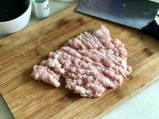 7、点翠清汤白玉丸➕木耳冬瓜丸子汤,猪腿肉或五花肉去皮,切小块再剁成肉末