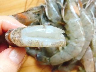3、咖喱虾,去虾线