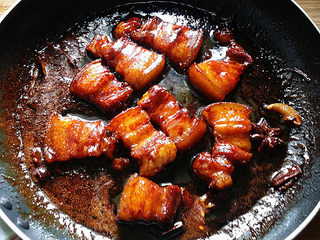 13、糖醋五花肉,炒匀后关火出锅