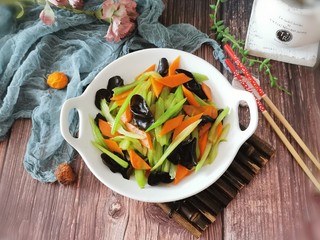 16、芹菜炒胡萝卜,出锅