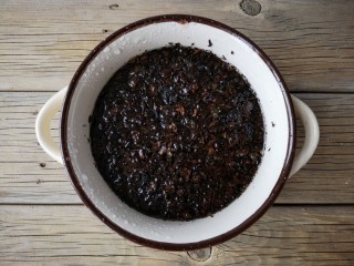 3、梅菜笋丝,梅干菜提前泡发洗净。