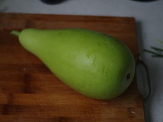 11、肉丸瓠子汤,此时取瓠子一个，菜场的新鲜瓠子。