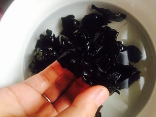 1、爽口木耳,木耳泡发