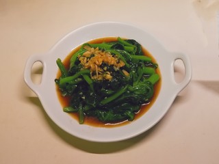 14、清炒木耳菜,出锅 装盘