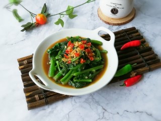 15、清炒木耳菜,撒上之前炒好的剁椒 好香的味道