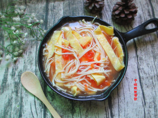 13、番茄金针菇蛋皮汤,这碗汤简单爽口，喝完会让人念念不忘