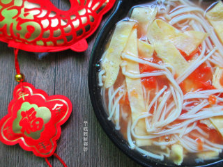 14、番茄金针菇蛋皮汤,简单快手暖身汤