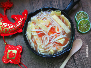 15、番茄金针菇蛋皮汤,特别适合没食欲、想开开胃的时候