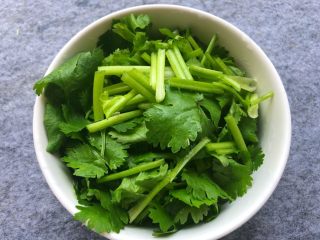 7、网红柠檬泡爪,香菜洗净切段