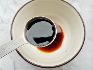 2、红烧魔芋豆腐,2勺生抽，