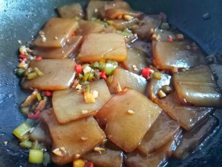 13、红烧魔芋豆腐,5分钟大火收汁出锅。