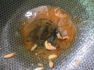 10、荷兰豆炒肉片,锅中留油