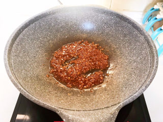 11、蒜泥生菜,翻炒均匀