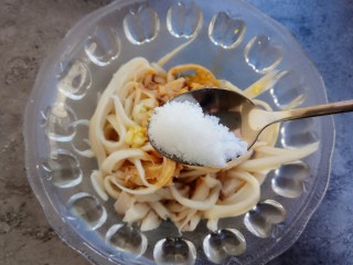 14、#辣味#凉拌手撕杏鲍菇,半勺白糖