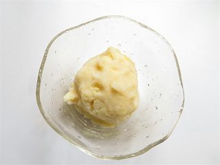 3、果子版开胃的素糖醋排骨,将煮熟的土豆捣成泥状