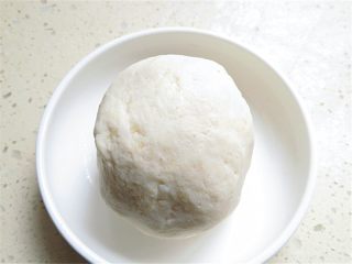 5、果子版开胃的素糖醋排骨,面团揉好后盖上湿布醒15分钟