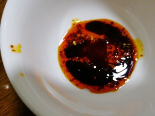 11、麻油滚蛋,适量酱油，根据你自己的口味放。