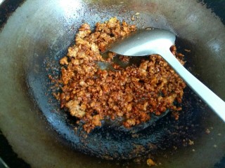 7、西芹肉沫烧粉丝,翻炒均匀