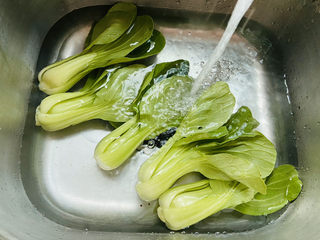 2、蒜蓉小油菜,清洗干净