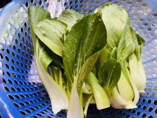 3、蒜蓉小油菜,沥干水分