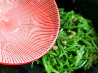 10、清炒四季豆,一点点水，