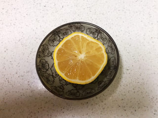 5、香辣八爪鱼,柠檬半个