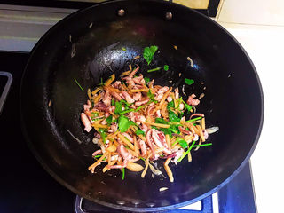 16、香辣八爪鱼,翻炒均匀即可