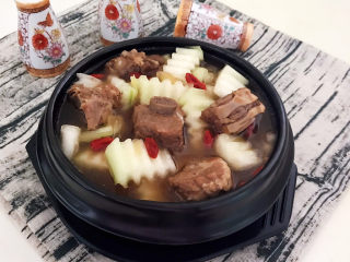 20、排骨冬瓜汤,排骨冬瓜汤味道鲜美，营养丰富~