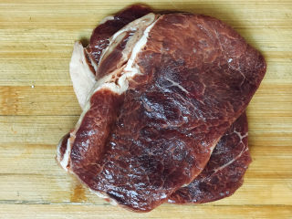 2、青瓜炒牛柳,撕开包装袋