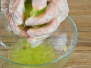 9、凉拌鸡丝—夏天就爱吃点清淡爽口的,莴笋丝挤干水分。