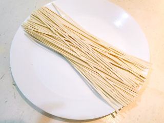 3、羊肉汤面,家常中粗挂面