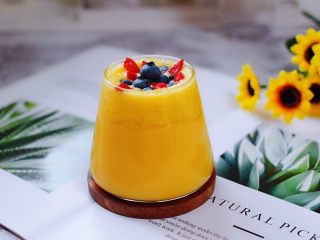 12、芒果苹果奶昔,一杯奶昔喝下去，浑身舒坦很多。