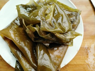 2、海带鸭子汤,海带提前泡发