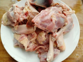 3、海带鸭子汤,冼干净切块